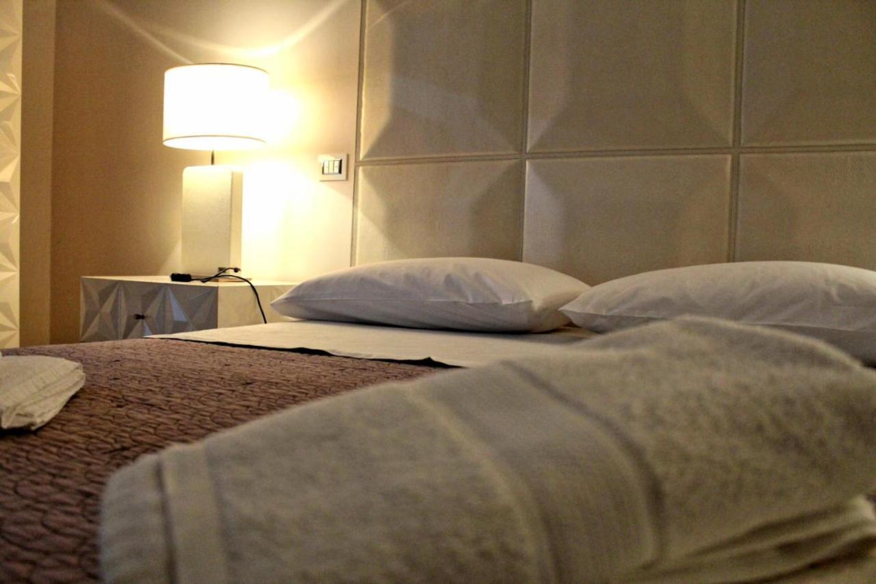 Donna Teresa Hotel Napels Buitenkant foto